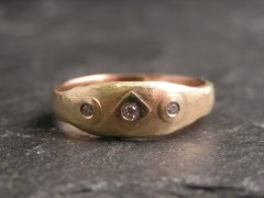 Unika ring i 18 karat guld med brillianter