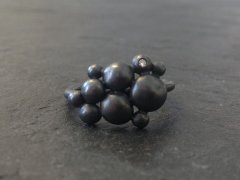 pebbles kugle ring i oxyderet sølv med diamant