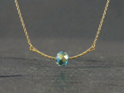 Guld halsk�de med diamant kugle