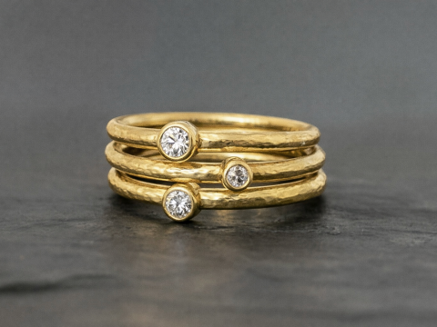 Stack guldringe med diamanter