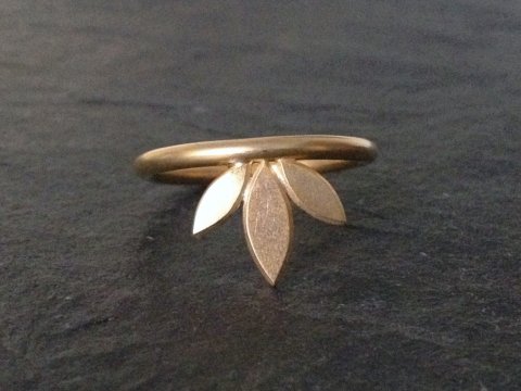 Petals Petit ring