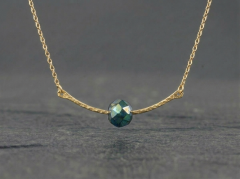 Guld halsk�de med diamant kugle