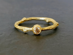 Lille Twig ring med champagne diamant