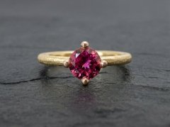 Guldring med pink turmalin