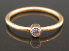 Glimtende ring med hvid diamant