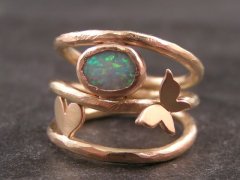 Unika ring i 18k guld med opal