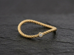 Spinkel guldring med diamant