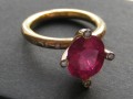 Unika ring i 18 karat guld med rubin og brillianter