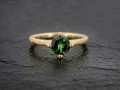 Guldring med gr�n turmalin