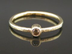 ring med champagne farvet diamant